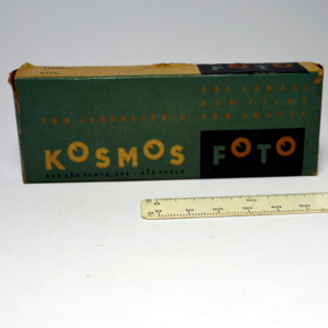 Embalagem para filme fotográfico 35 mm processado, utilizada pela Kosmos Foto (SP) nas décadas de 1950 e 1960